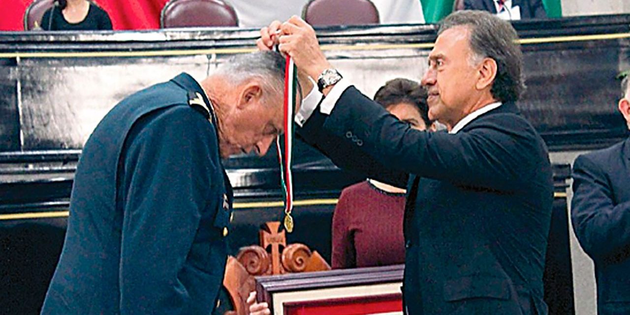 YUNES Y EL GENERAL CIENFUEGOS