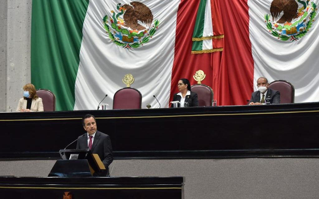 Comparece el gobernador Cuitláhuac García ante diputadas y diputados