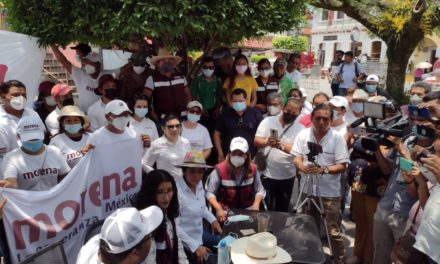 Thelma Hernández recorre las calles de Misantla.