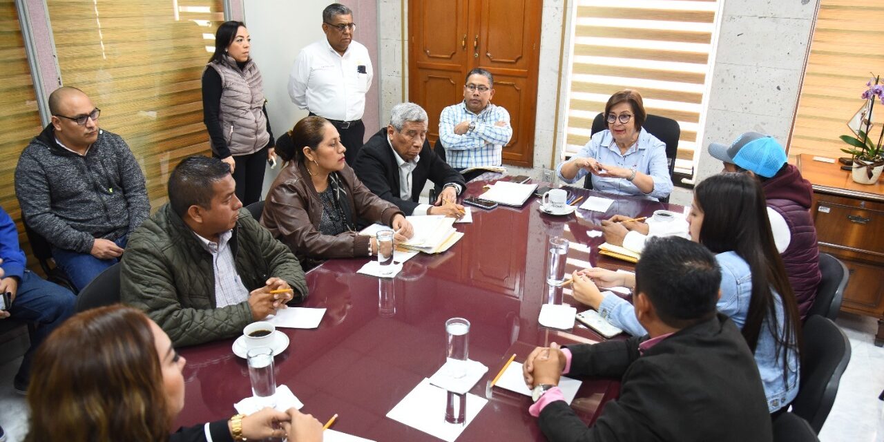Atiende presidenta del Congreso a ediles de Cazones de Herrera