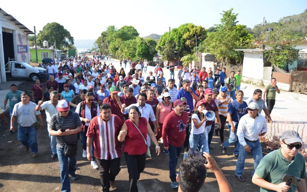 Más de medio millar de personas se sumaron a la “Caravana por la Justicia” desde Hueyapan de Ocampo con destino a la Ciudad de México encabezada Juan Javier Gómez Cazarín