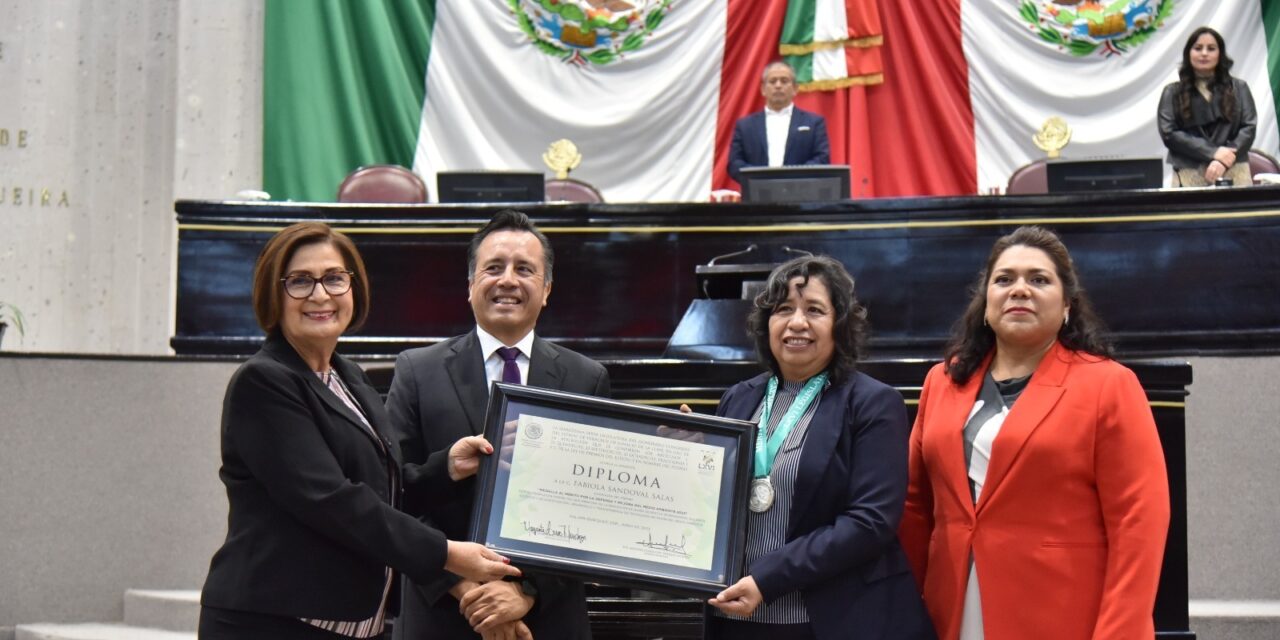 Entrega Congreso el Premio al Mérito Ambiental 2023 a la Dra. Fabiola Sandoval