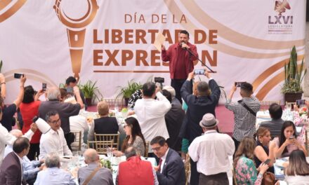 Por Día de la Libertad de Expresión, conviven diputados con medios de comunicación