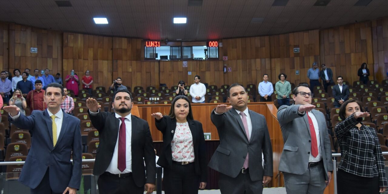 Rinden protesta titulares de OICs de organismos autónomos y Congreso local