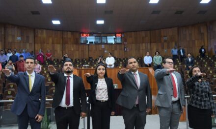 Rinden protesta titulares de OICs de organismos autónomos y Congreso local
