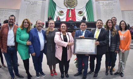 Entregan reconocimiento a institución ganadora del proyecto de memorial