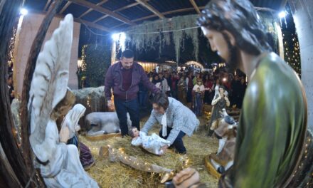 En el Congreso, celebran tradicional posada navideña