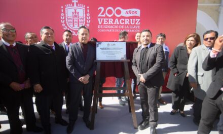 Asiste Congreso a conmemoración de los 200 años de Veracruz como parte de la Federación