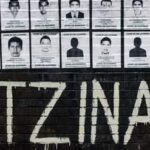 Padres de Ayotzinapa, se instalan en el zócalo