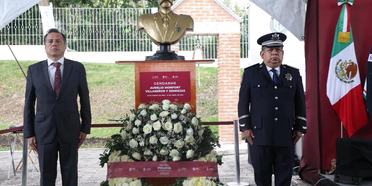 Día del Policía Veracruzano es conmemorado en solemne ceremonia y con reconocimientos