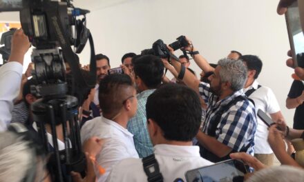En visita de Máynez a Xalapa, ‘menosprecia’ a la prensa a pesar de andar en campaña