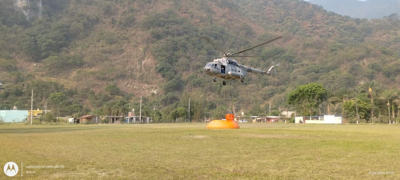 Continúan con aeronaves combate a incendio forestal en Tlilalpan