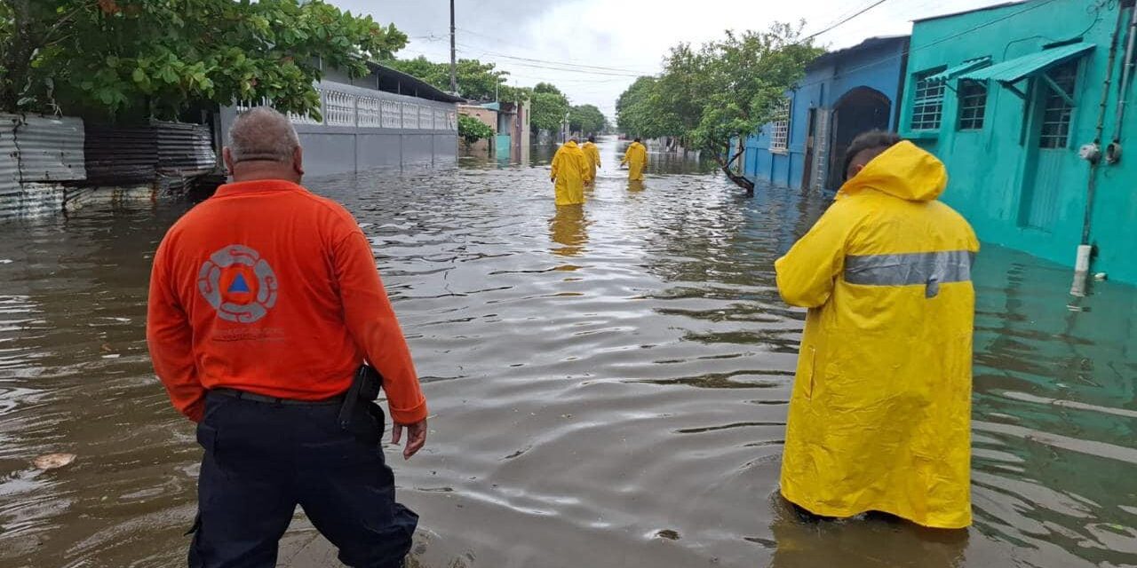 Atiende Estado a población afectada por lluvias en la zona sur