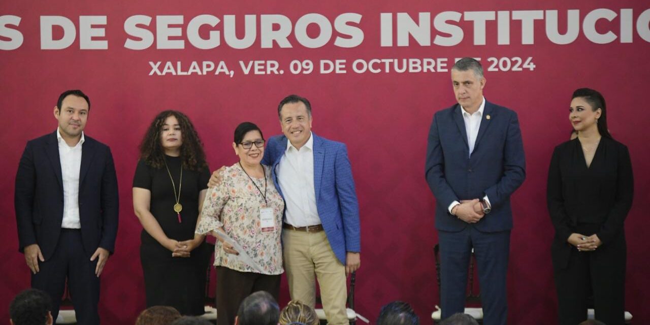 Gobierno de la 4T hace justicia a maestros, paga deuda histórica de seguros tras 14 años