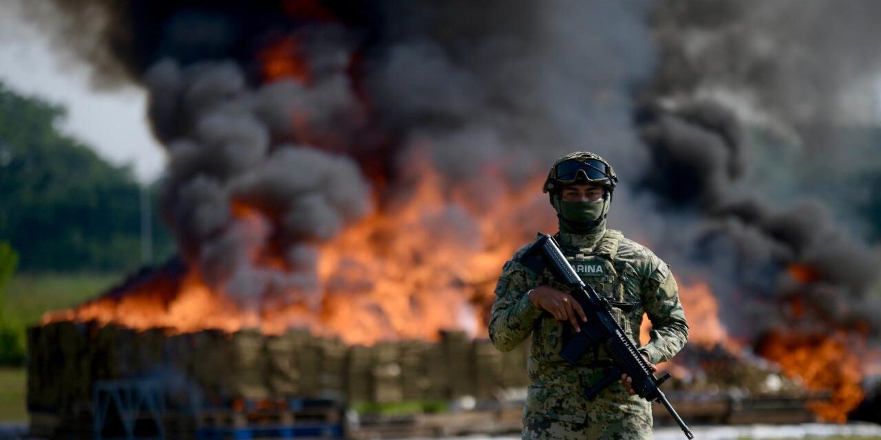 Cuitláhuac García encabeza la mayor incineración de narcóticos en la historia de Veracruz