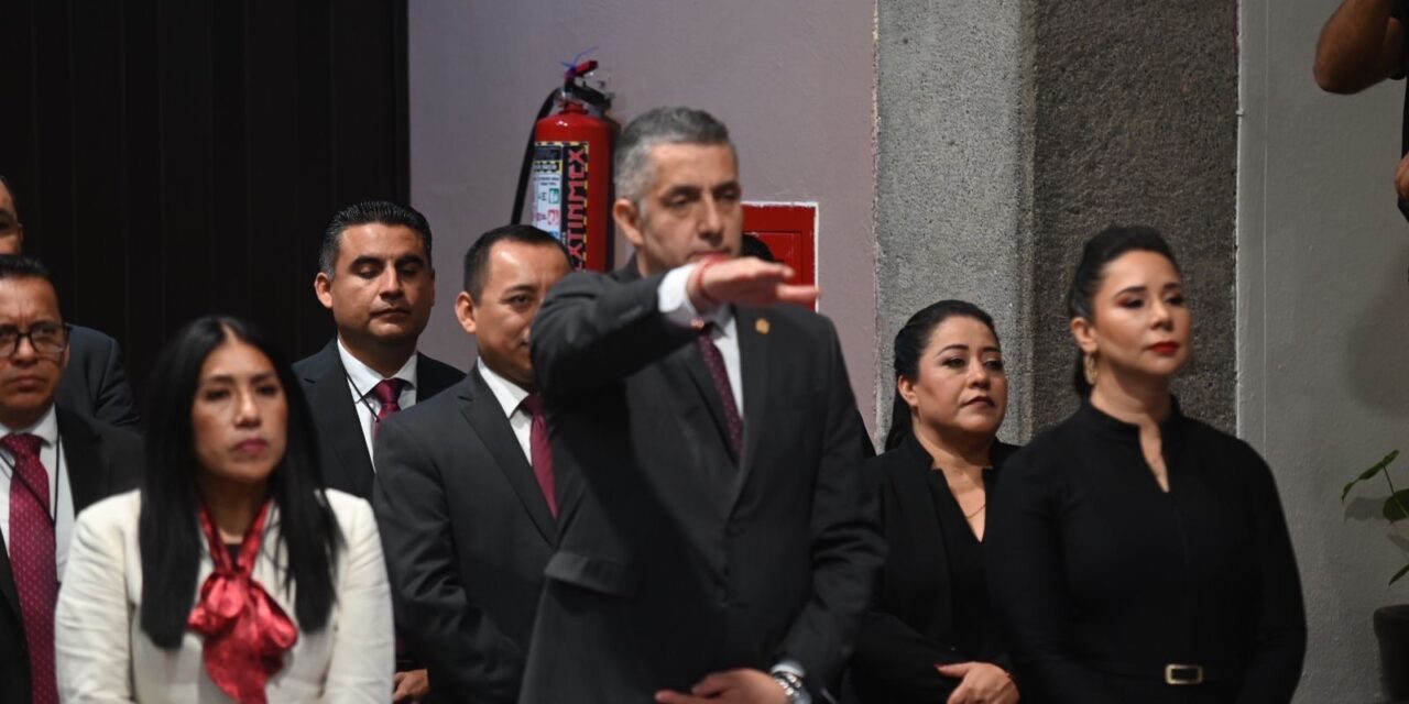 Basificación de maestros y pago de seguro institucional logros de la administración de Cuitláhuac
