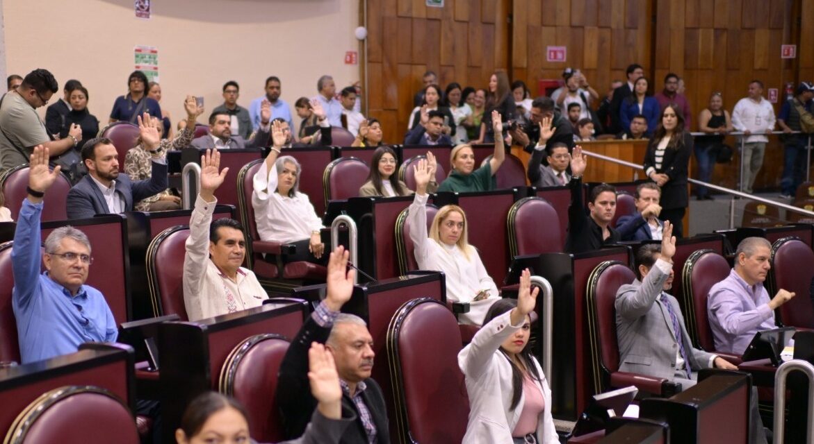 Declara Congreso la conformación de cuatro grupos legislativos