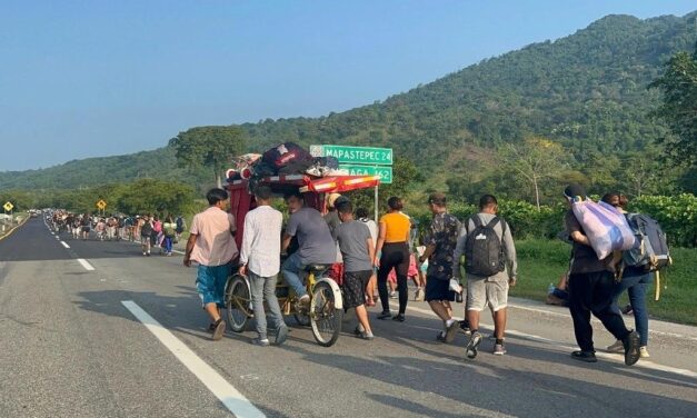 Prevén aumento de migrantes en estación de Acayucan por política migratoria de Estados Unidos