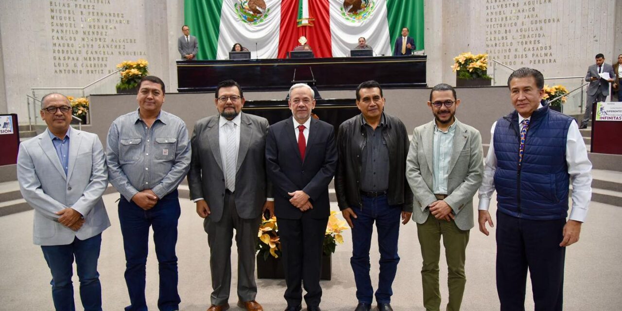 Amarrando navajas, en un mundo raro 