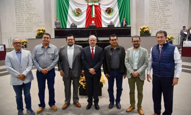 Amarrando navajas, en un mundo raro 