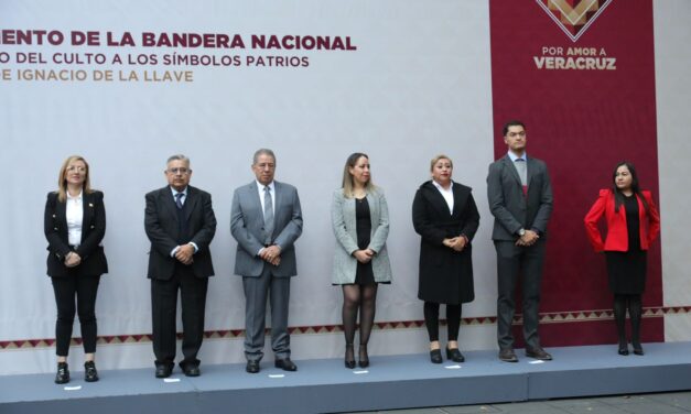 Con patriotismo, Gobierno del Estado rinde homenaje a la Bandera Nacional