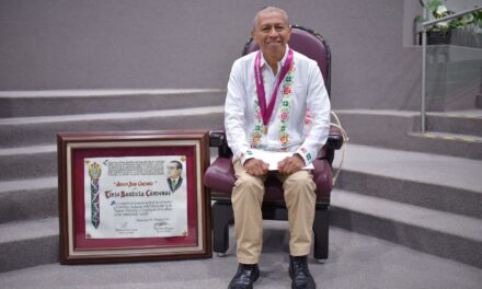 Entrega Congreso a Tirso Bautista la medalla Adolfo Ruiz Cortines 2024