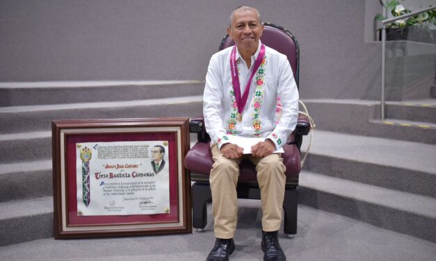 Entrega Congreso a Tirso Bautista la medalla Adolfo Ruiz Cortines 2024