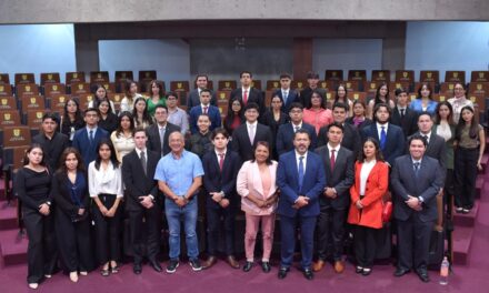 Atiende presidente de la Jucopo a estudiantes de Derecho