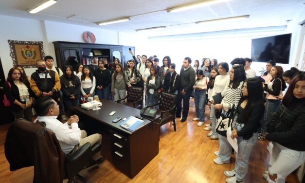 Atiende Secretaría del Trabajo a estudiante en Lunes de Espacio para todos