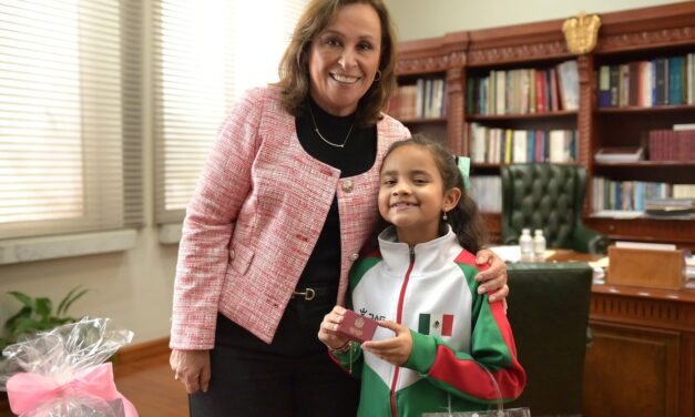 Gobernadora recibe a campeona nacional de esgrima Leane Ramos