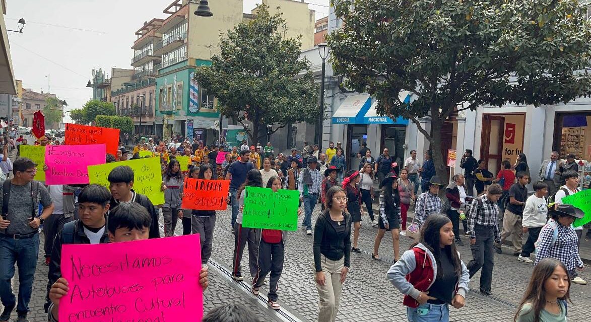 Se engalla Alberto Islas y para en seco a quienes con presiones y chantajes pretenden doblar al Ayuntamiento