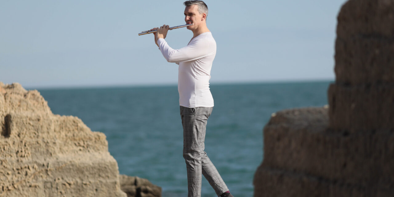 El flautista italiano, Mario Caroli interpreta concierto de Liebermann OSX