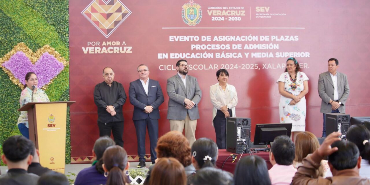 Entrega SEV plazas a docentes de Básica y Media Superior