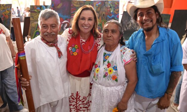 Rocío Nahle reconoce al pintor Enoc León y su labor en la preservación cultural