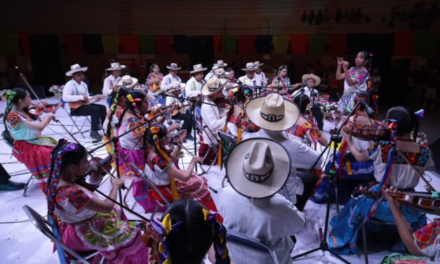 Son jarocho, banda femenil y fusión latina, celebran la identidad en Cumbre Tajín