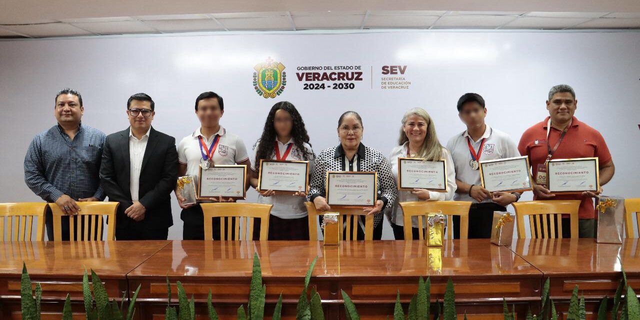 Medalla de bronce para estudiantes veracruzanos en Torneo Internacional Infomatrix Sudamérica 2025