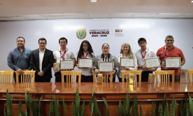 Medalla de bronce para estudiantes veracruzanos en Torneo Internacional Infomatrix Sudamérica 2025