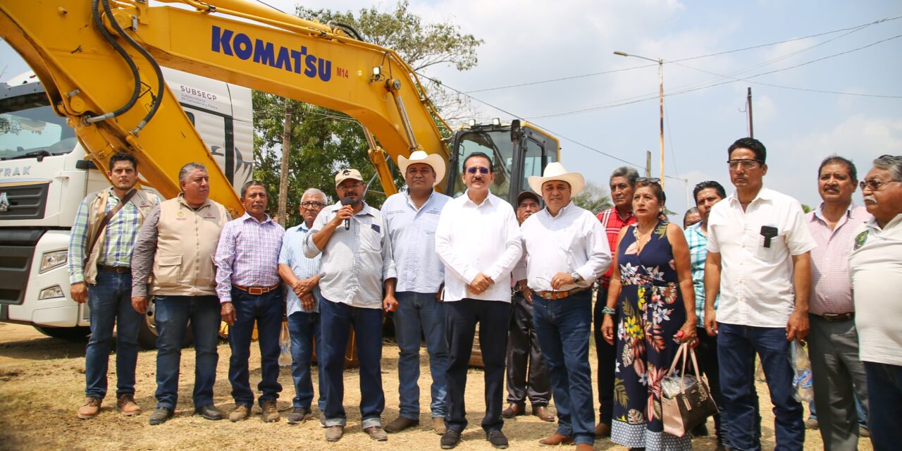 Apoya Sedarpa a ganaderos de Sayula con ollas de agua