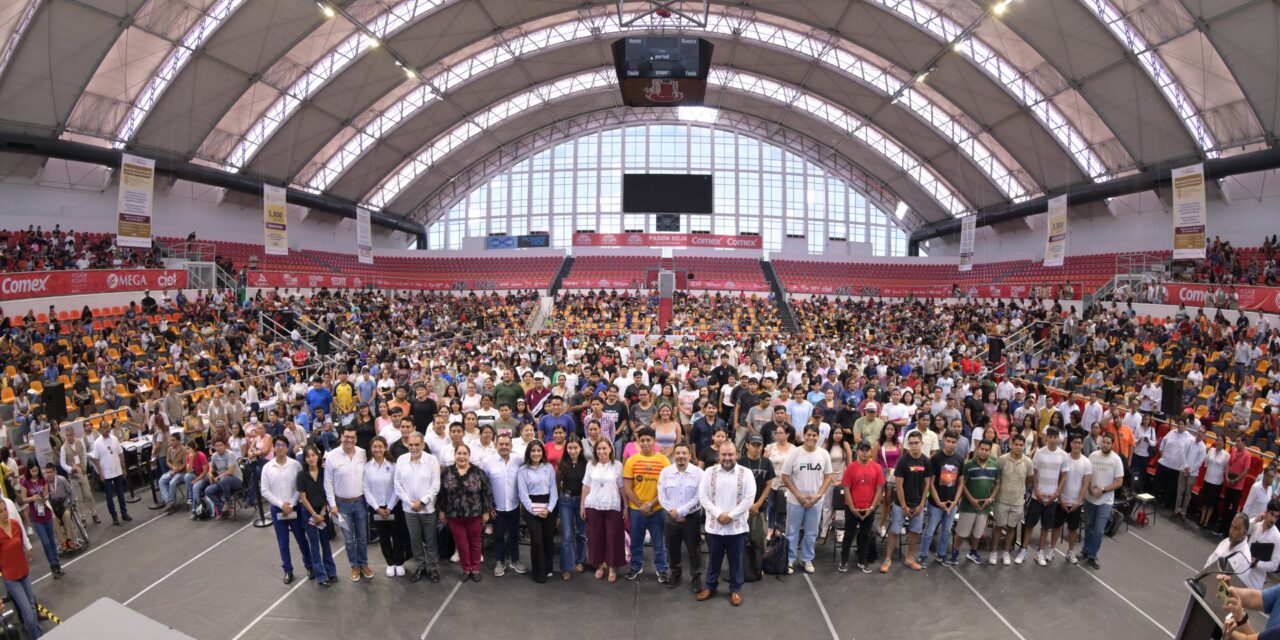 Rocío Nahle y Gobierno de México impulsan el futuro de 12 mil jóvenes con becas