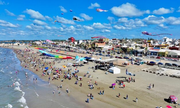 Gobierno del Estado refuerza vigilancia en playas de Coatzacoalcos por alta afluencia de visitantes