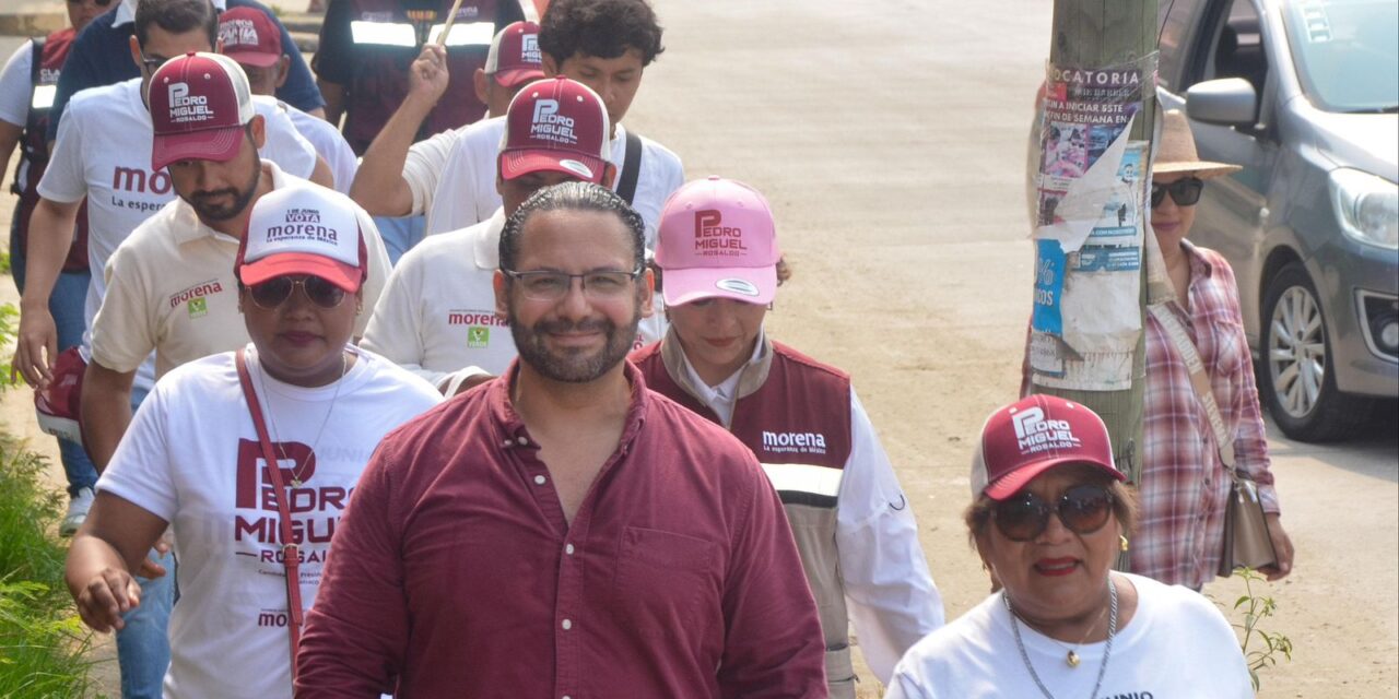 Pedro Miguel Rosaldo escucha y reconoce el esfuerzo de comerciantes de la Juan Osorio López