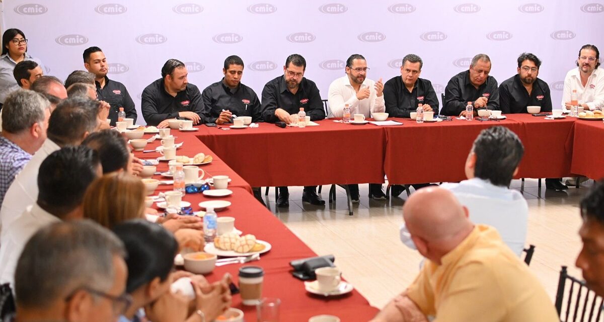 Pedro Miguel Rosaldo se reúne con empresarios de la construcción: plantea estrategia para mejorar la infraestructura de Coatzacoalcos