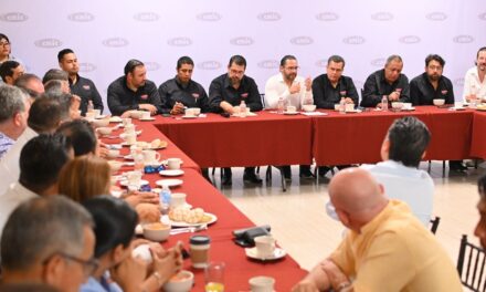 Pedro Miguel Rosaldo se reúne con empresarios de la construcción: plantea estrategia para mejorar la infraestructura de Coatzacoalcos