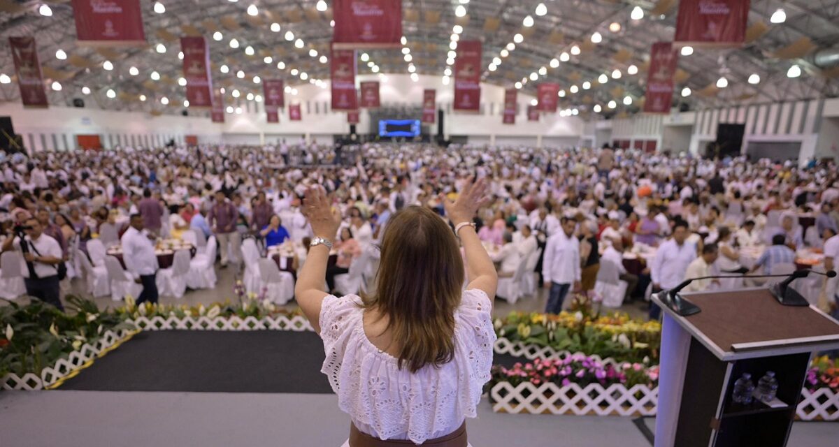 Veracruz reconoce a quienes enseñan no solo con libros, sino con el ejemplo