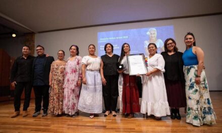 Recibe Medalla Bellas Artes 2025 Elena de la Luz Ramírez Aguirre por legado en el son jarocho