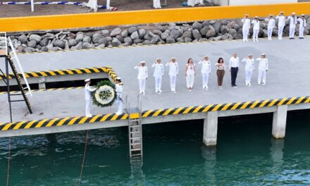 Gobernadora Rocío Nahle rinde homenaje por el Día de la Marina