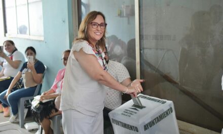 Emite gobernadora Rocío Nahle su voto en Coatzacoalcos
