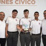 Estudiantes del CECyTEV ganan concurso nacional con vehículo solar