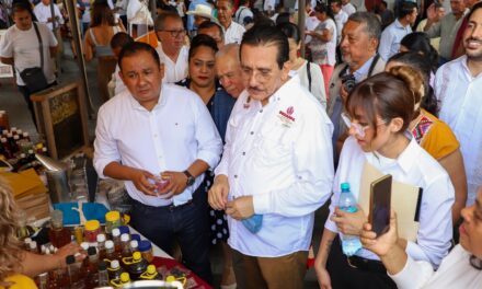 Capacitan a apicultores para impulsar valor agregado y comercialización