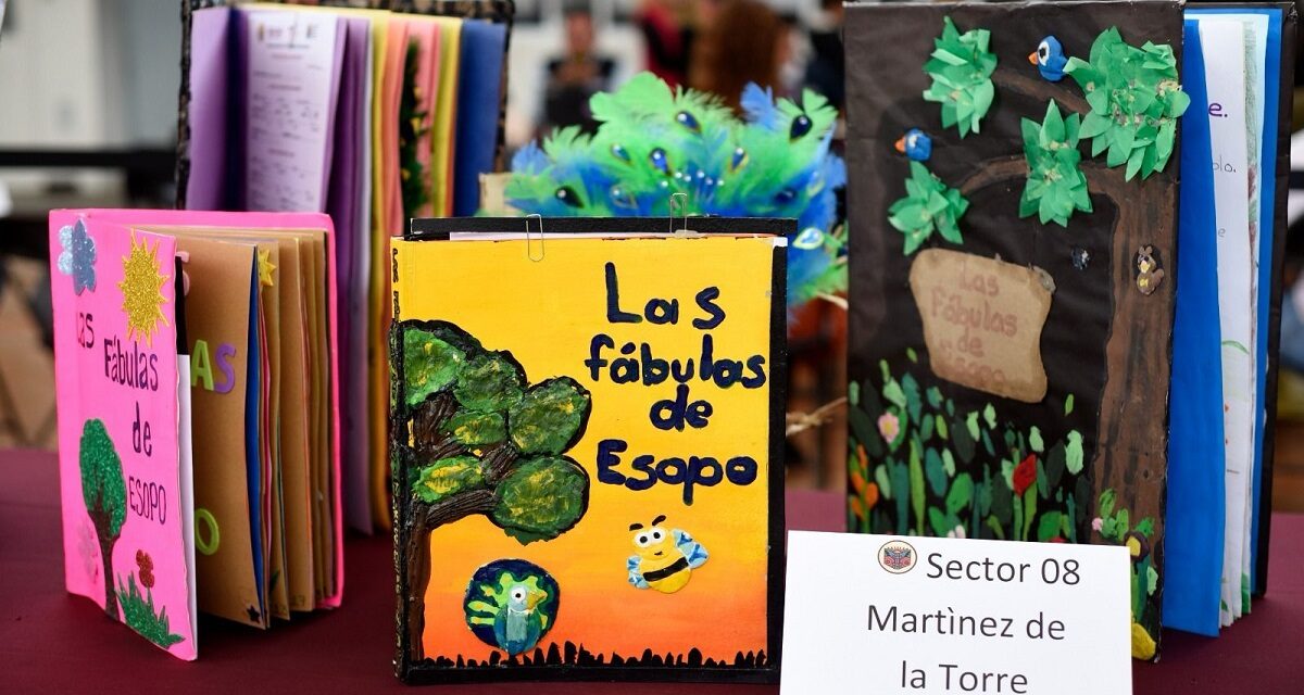 Expone SEV libros artesanales elaborados por estudiantes de primaria
